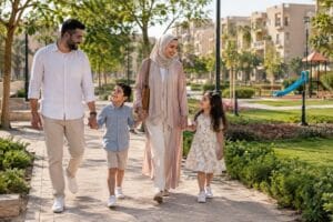 مميزات السكن في العبور الجديدة للعائلات — أسرة داخل كمبوند سكني