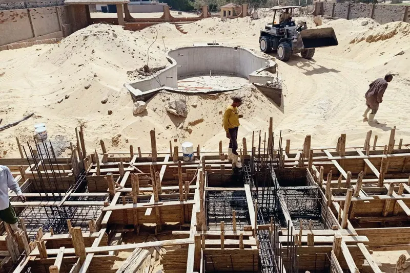 قطعة سفاري 76 أثناء أعمال الإنشاء — جولف سيتي العبور | عوده للتطوير العقاري