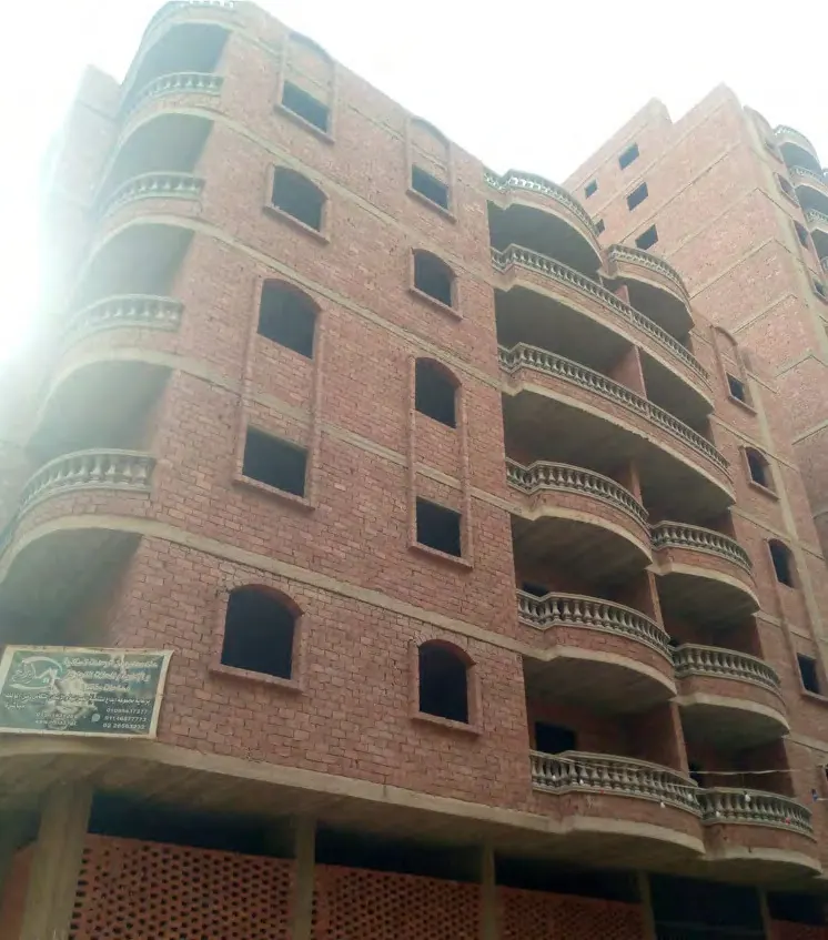 عمارة 2/4 في مرحلة المباني والواجهات — كمبوند إيزيس كايرو، جسر السويس الجديدة | عوده للتطوير العقاري