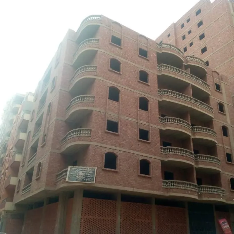 عمارة 5/11 في مرحلة المباني والواجهات — كمبوند إيزيس كايرو، جسر السويس الجديدة | عوده للتطوير العقاري